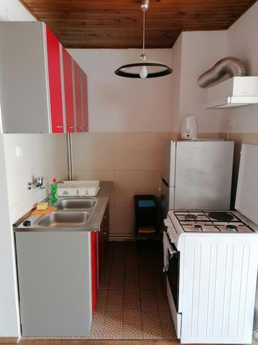 ססבטה Cozy 1-Bdrm Apt In Dubec, Ideal For Work Or Study מראה חיצוני תמונה