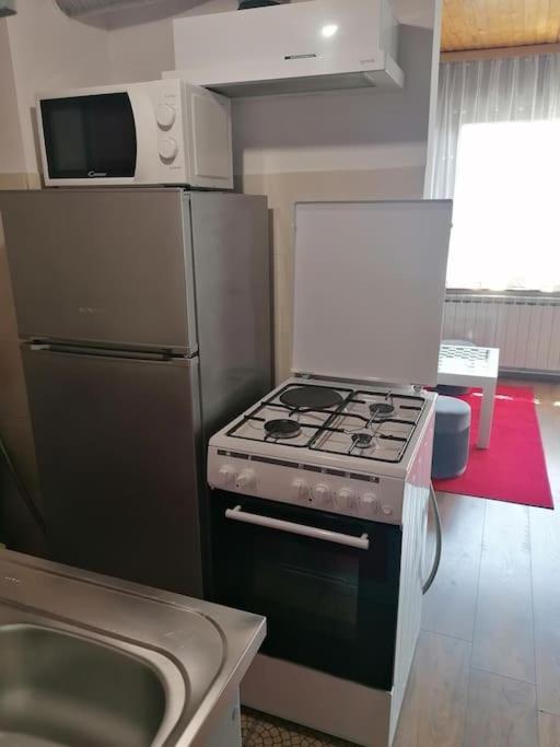 ססבטה Cozy 1-Bdrm Apt In Dubec, Ideal For Work Or Study מראה חיצוני תמונה