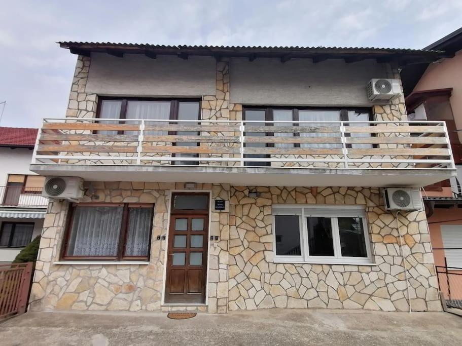 ססבטה Cozy 1-Bdrm Apt In Dubec, Ideal For Work Or Study מראה חיצוני תמונה