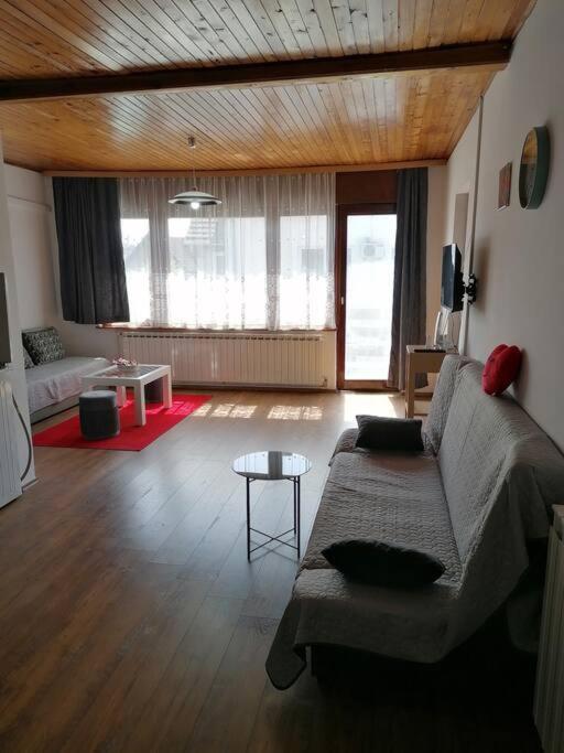 ססבטה Cozy 1-Bdrm Apt In Dubec, Ideal For Work Or Study מראה חיצוני תמונה