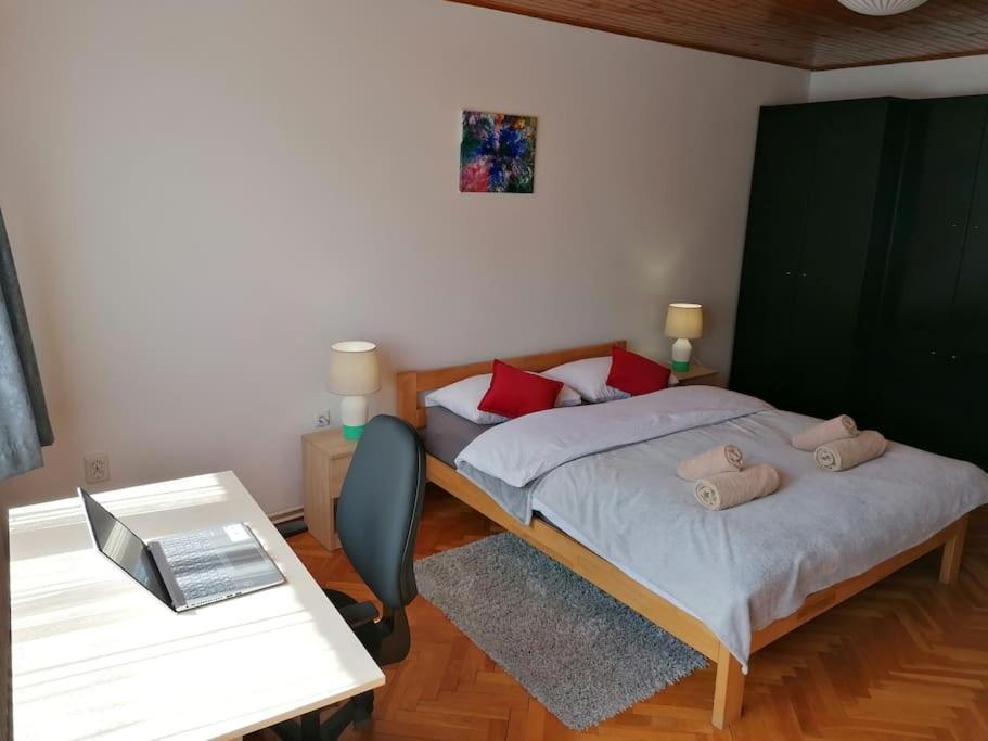 ססבטה Cozy 1-Bdrm Apt In Dubec, Ideal For Work Or Study מראה חיצוני תמונה