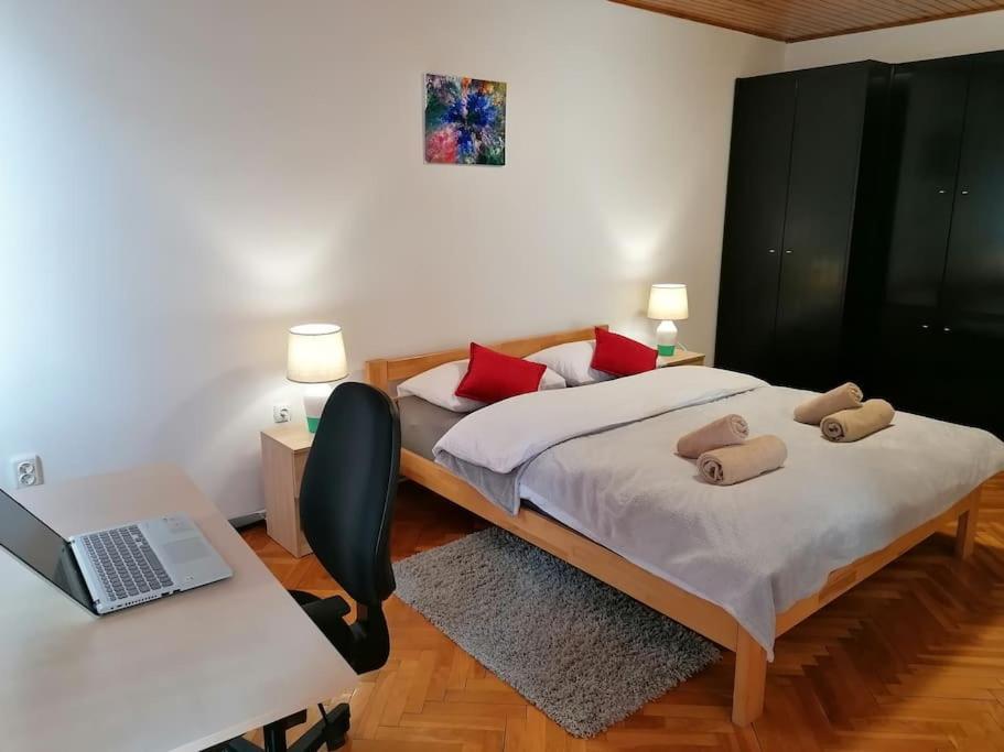 ססבטה Cozy 1-Bdrm Apt In Dubec, Ideal For Work Or Study מראה חיצוני תמונה
