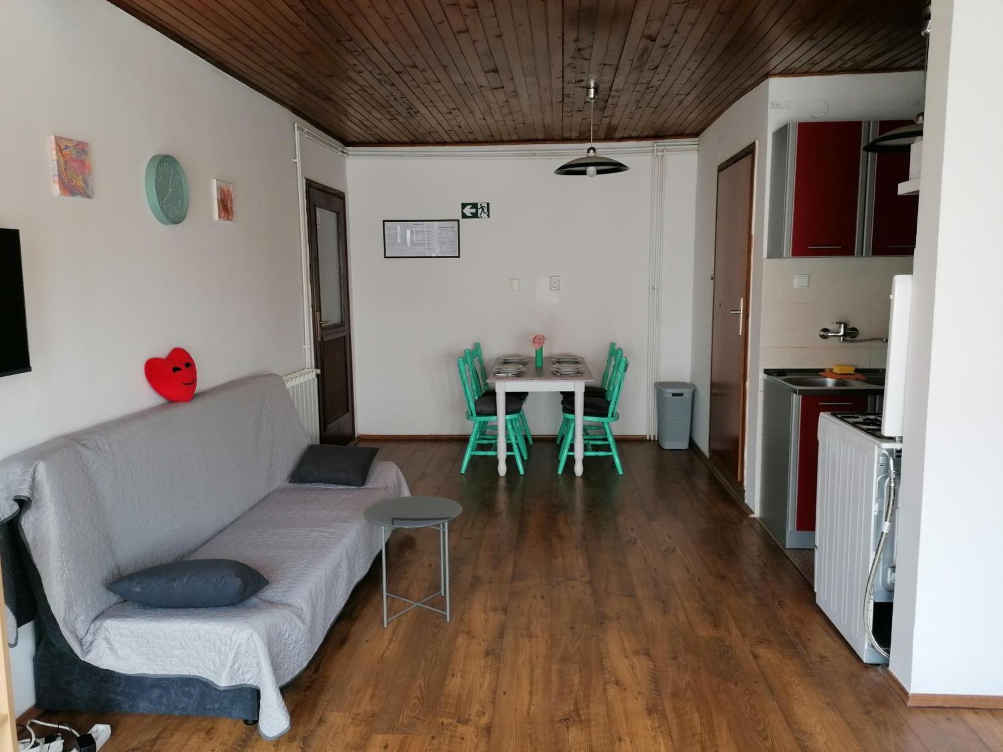 ססבטה Cozy 1-Bdrm Apt In Dubec, Ideal For Work Or Study מראה חיצוני תמונה